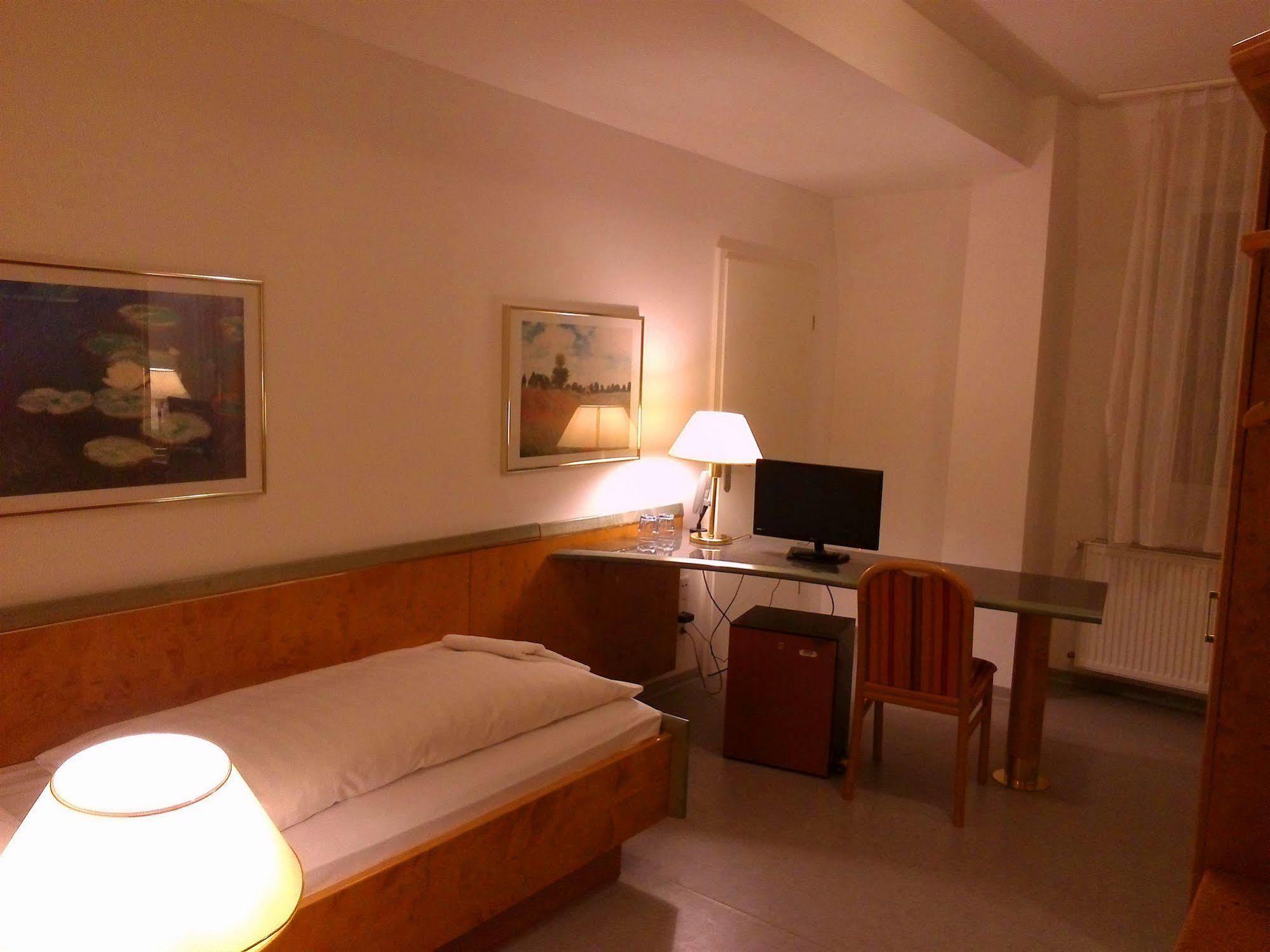 Willy Hotel Frankfurt Φραγκφούρτη Εξωτερικό φωτογραφία